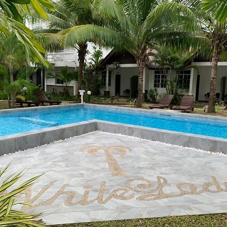 White Lodge Pantai Cenang  Exteriör bild