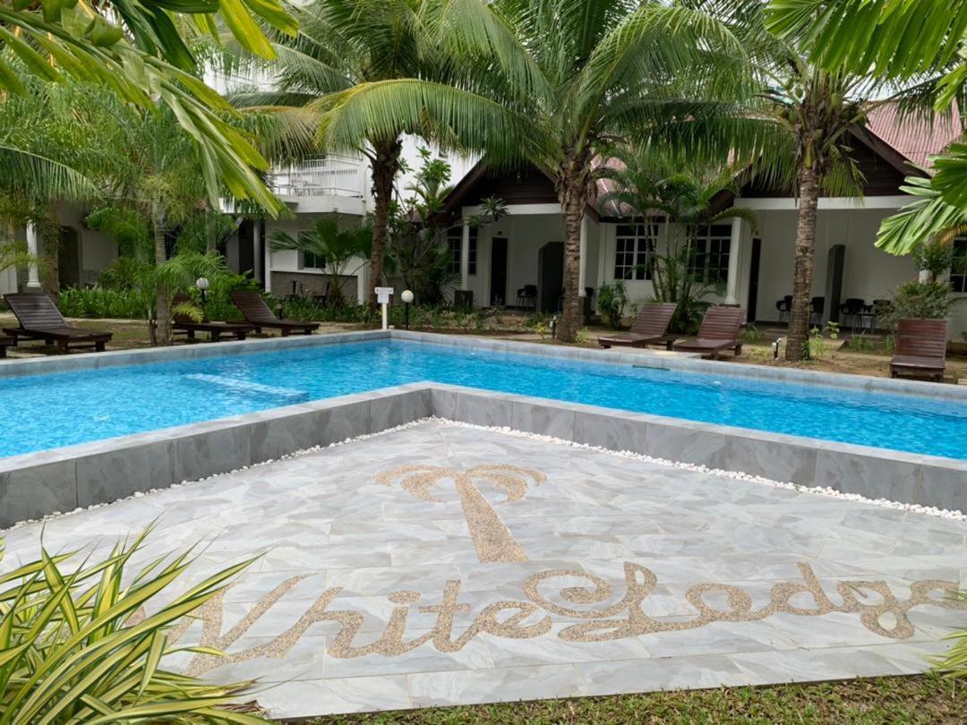 White Lodge Pantai Cenang  Exteriör bild