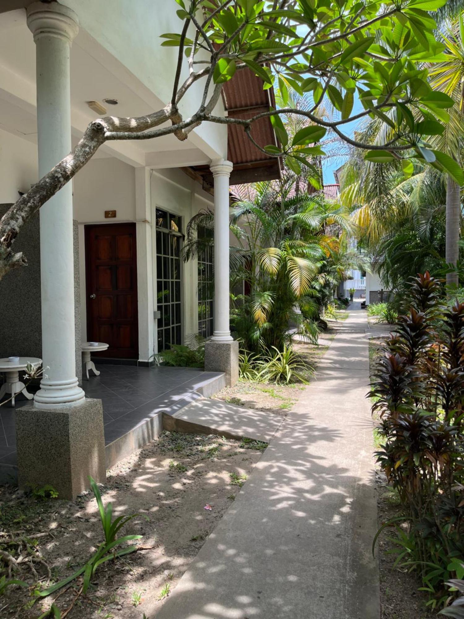 White Lodge Pantai Cenang  Exteriör bild