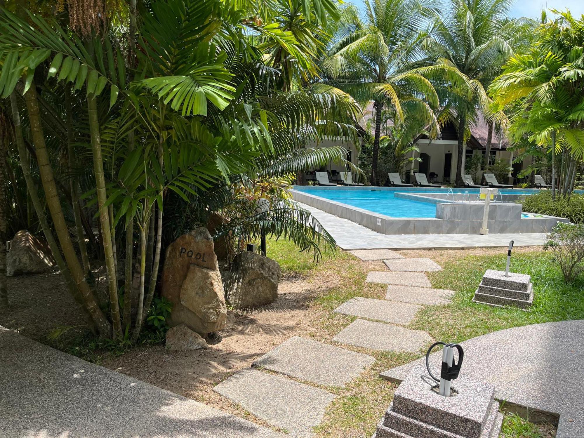 White Lodge Pantai Cenang  Exteriör bild