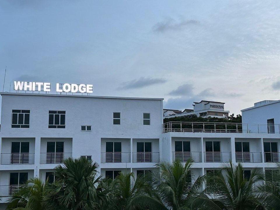 White Lodge Pantai Cenang  Exteriör bild