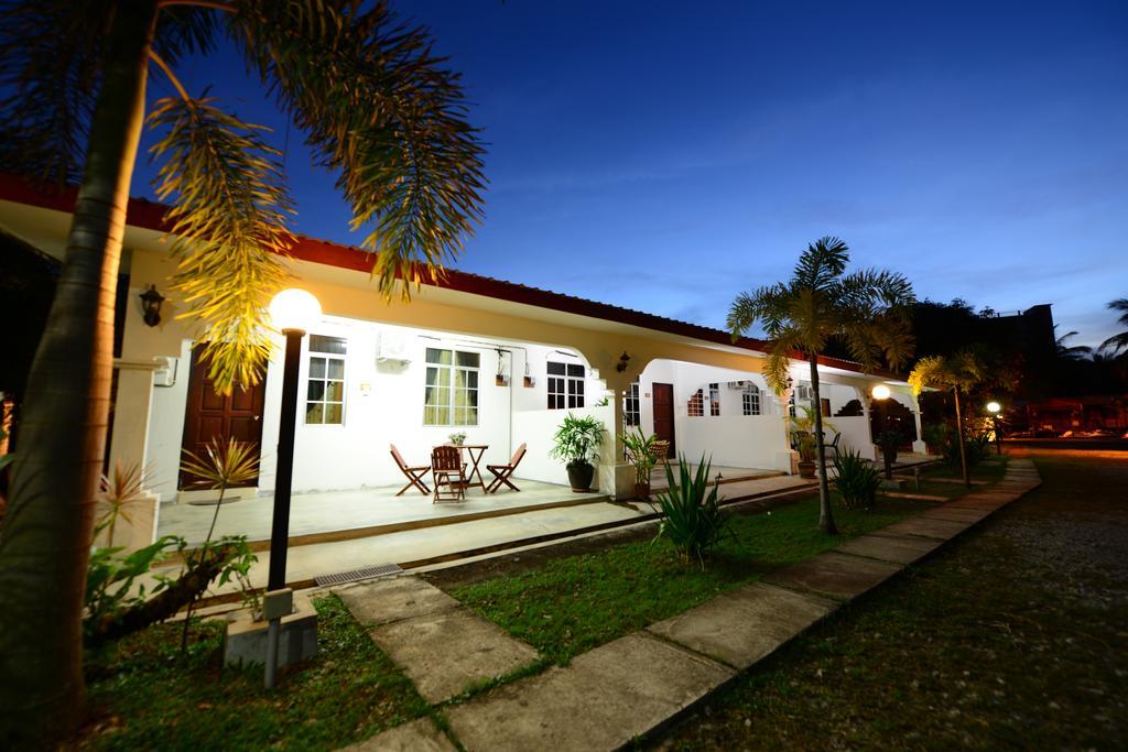 White Lodge Pantai Cenang  Exteriör bild