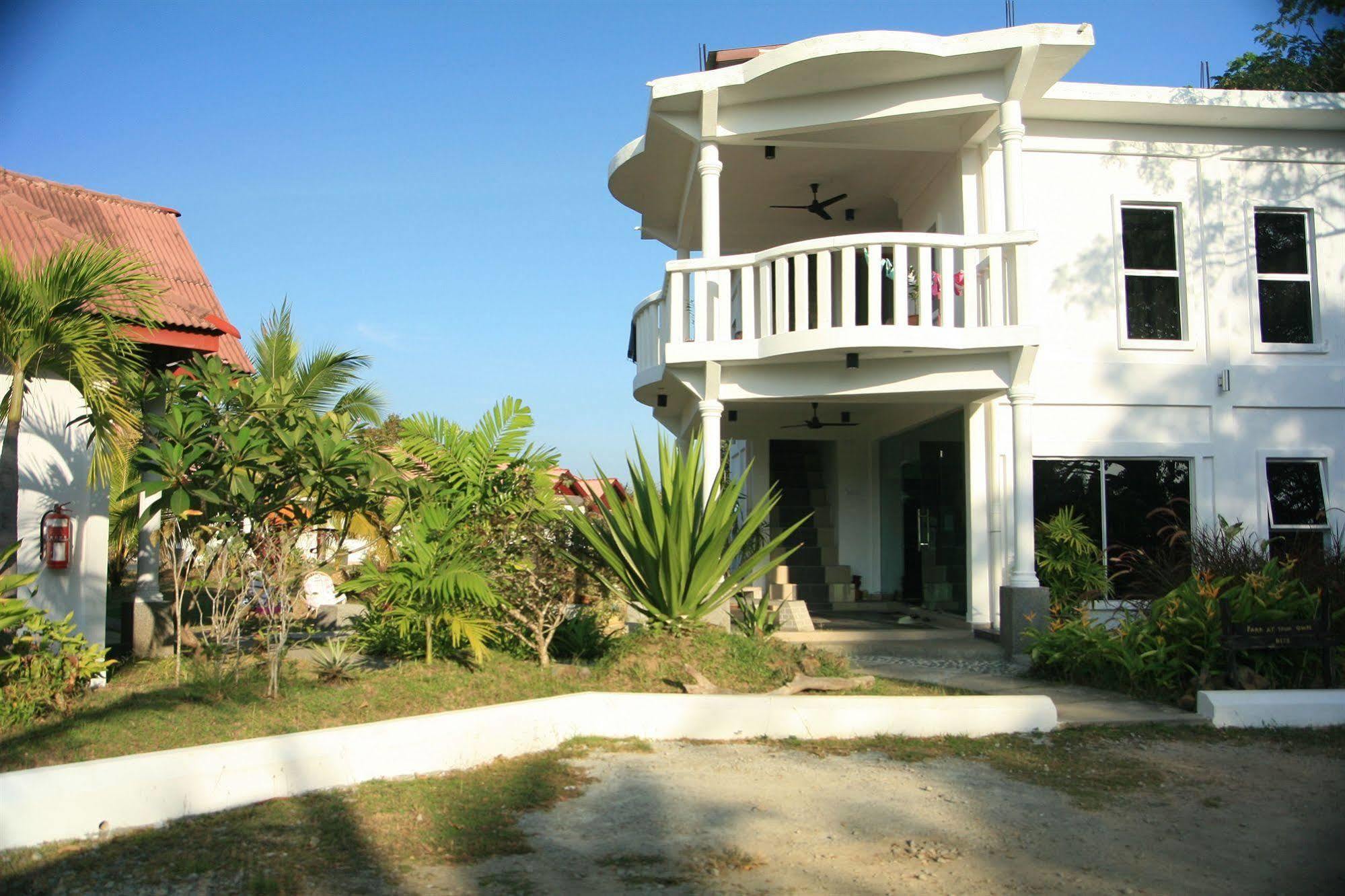 White Lodge Pantai Cenang  Exteriör bild